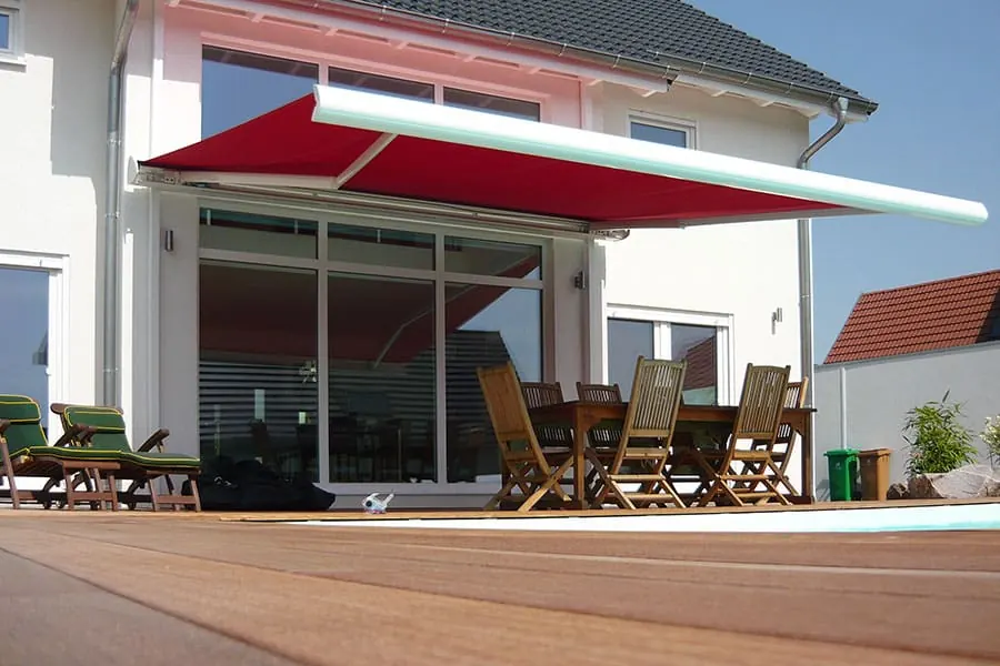 Articulated awning