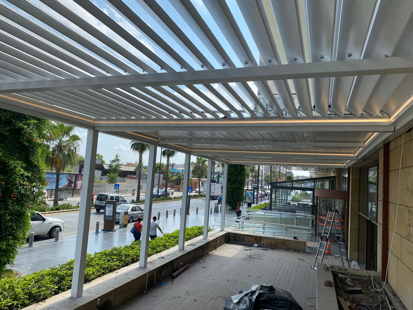 Bioclimatic Pergola Systems: Scissor and Piston Louvre Roofs - Details