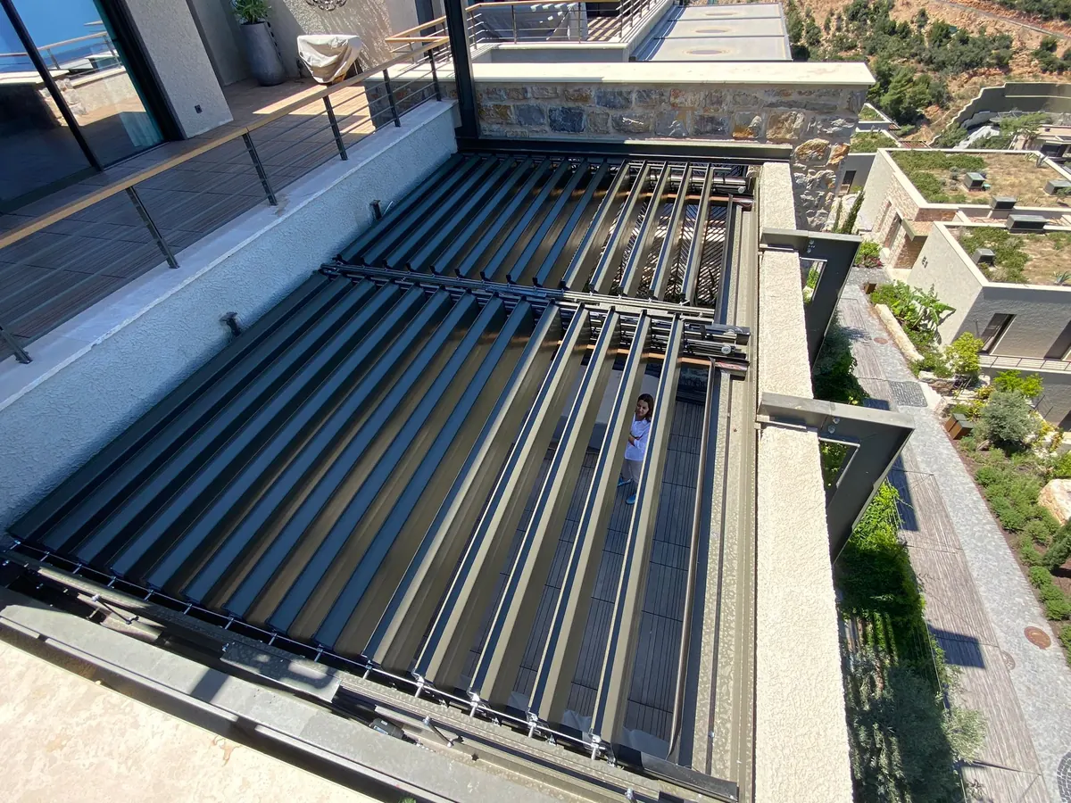 Piston bioclimatic pergola